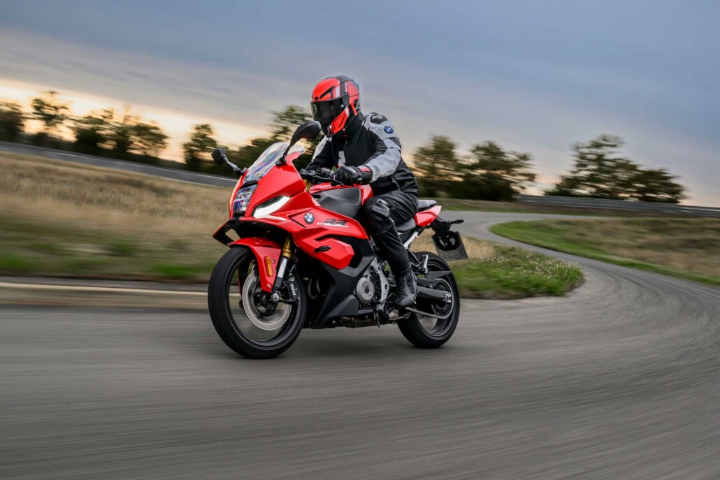 BMW F 450 RR: 48 PS im Supersport-Kleid