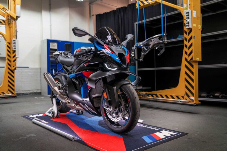 BMW M 1000 RR: Rennrahmen für die Straße