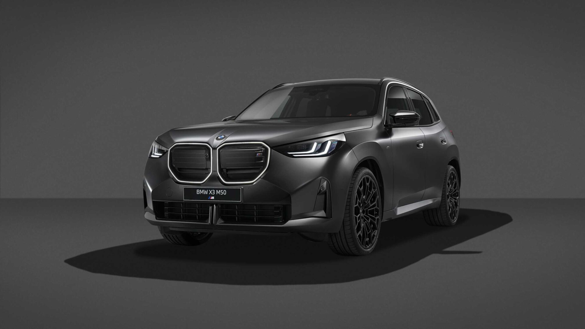 BMW X3 M50 xDrive mit Black Package in der Dreiviertelansicht