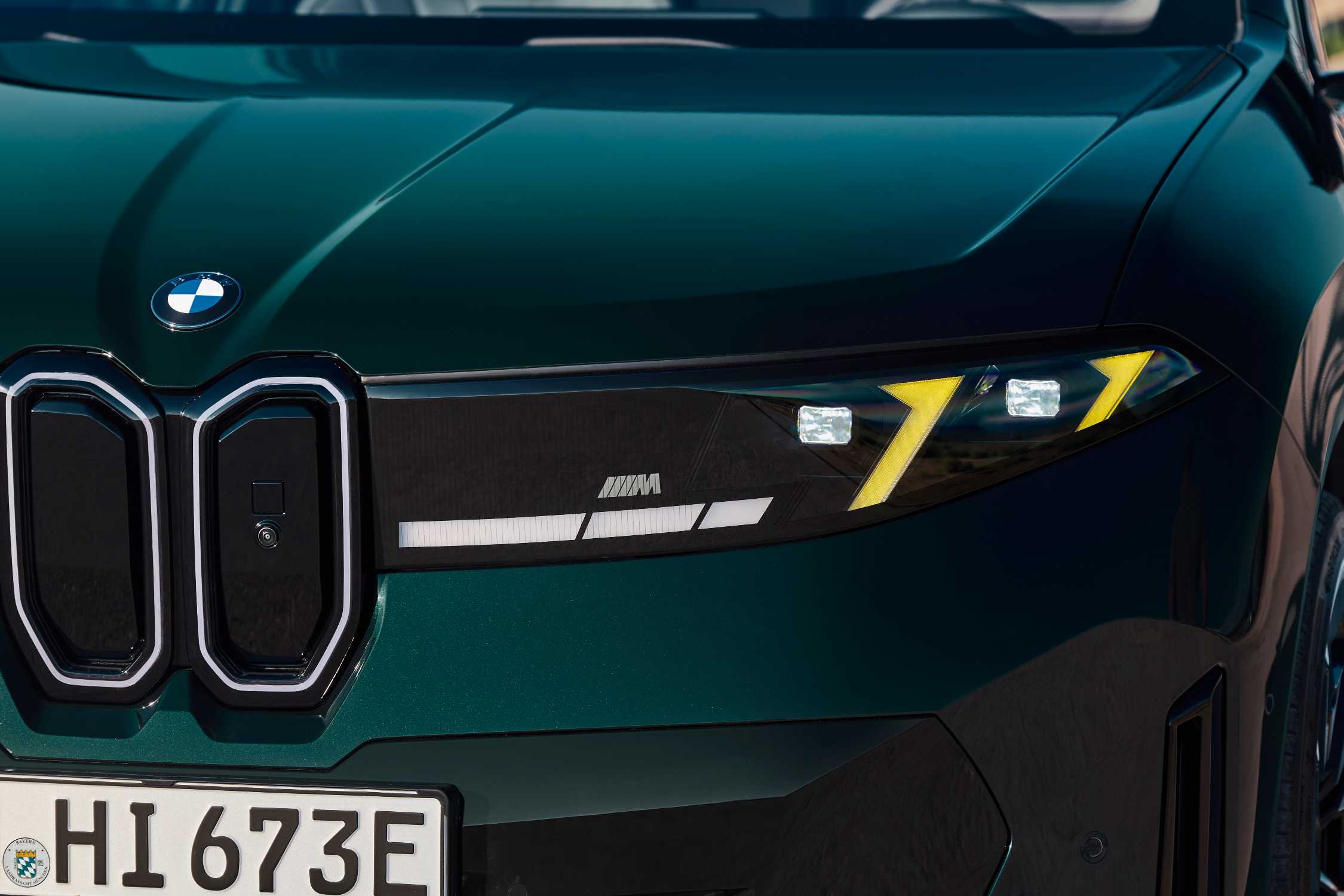 Scheinwerfer des BMW iX3 M60 xDrive mit M Yellow Lights