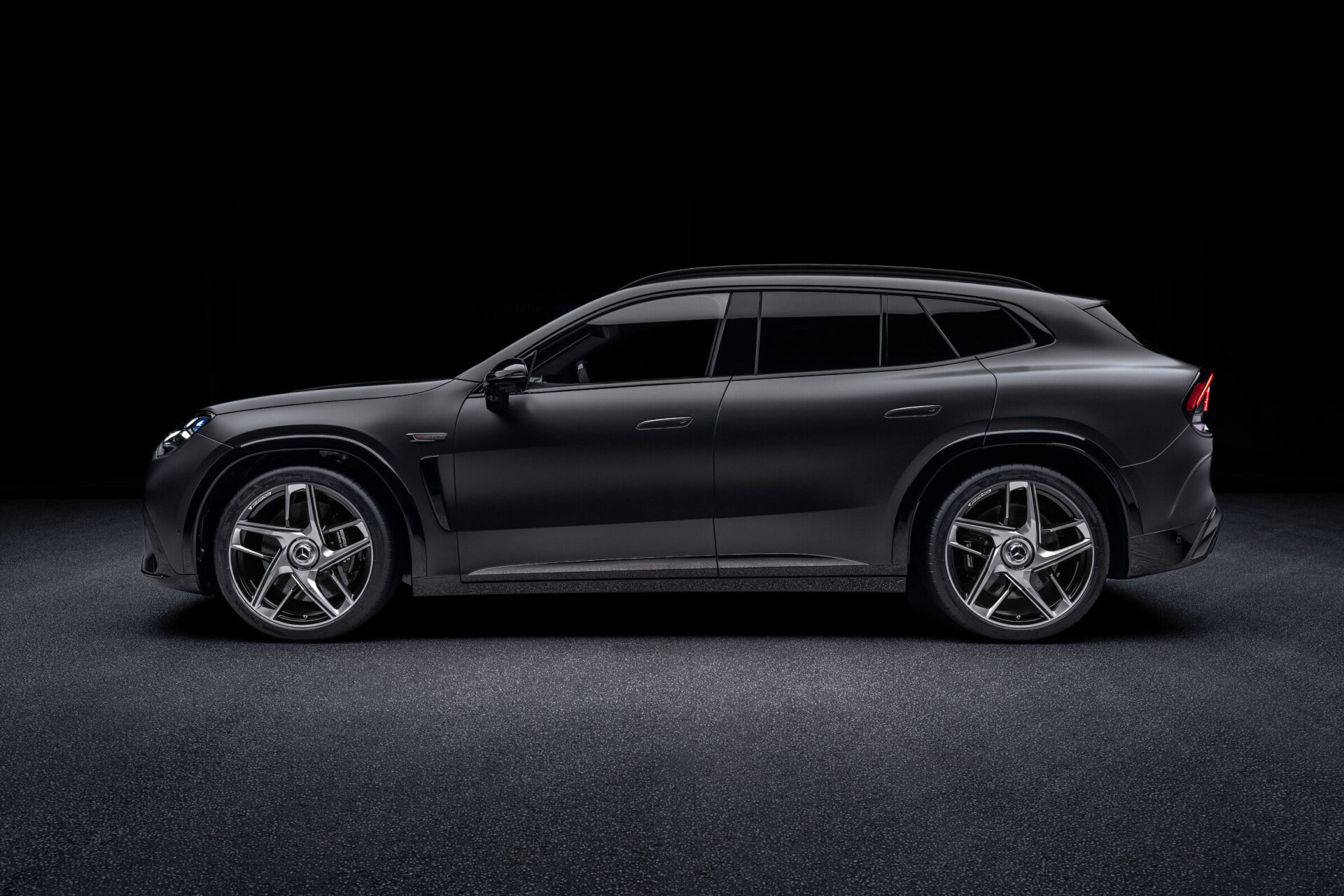 Mercedes-AMG GT SUV in der Seitenansicht mit flacher Silhouette