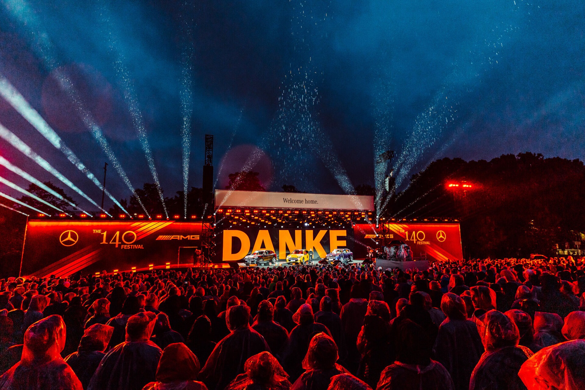 Mercedes-AMG GT SUV auf der Bühne des 140 Festivals