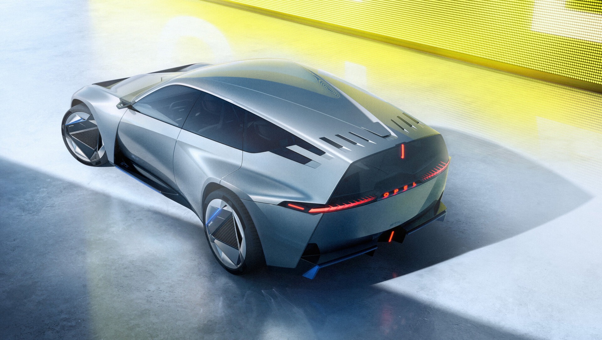 Opel STX Concept von schräg hinten mit steil abfallendem Heck