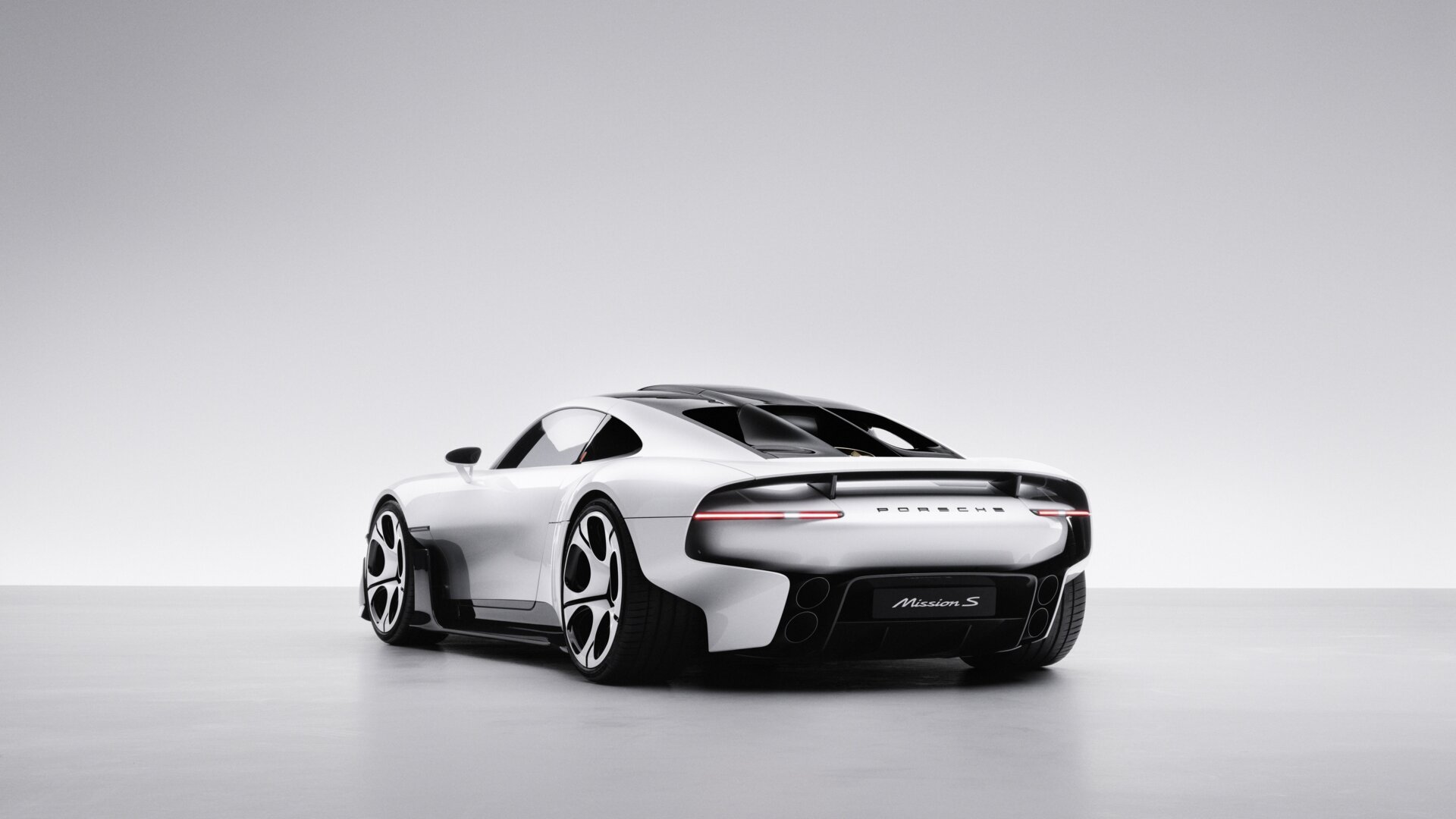 Porsche Mission S Seitenansicht mit typischer Flyline