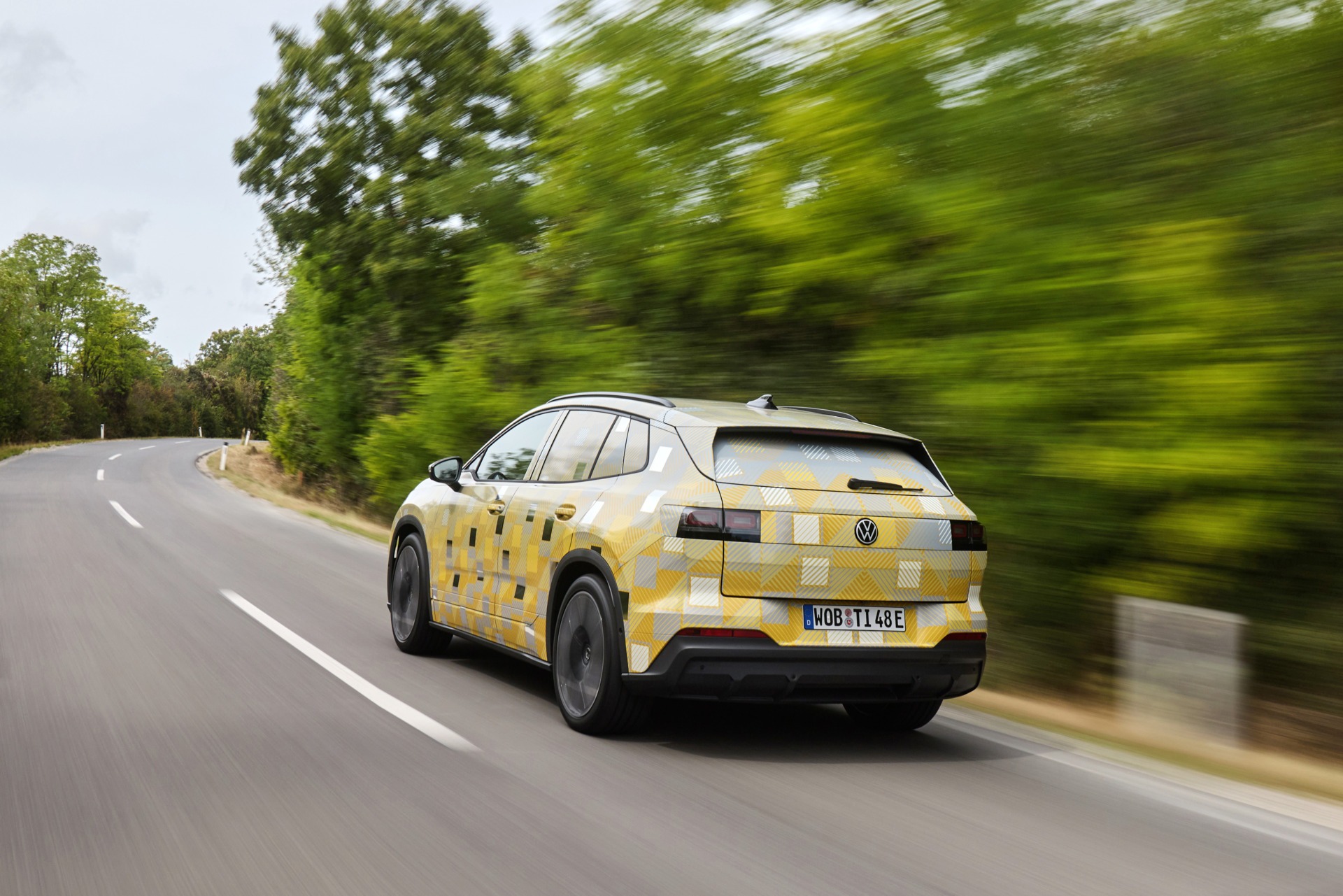 VW ID. Tiguan Heckpartie in Tarnfolierung