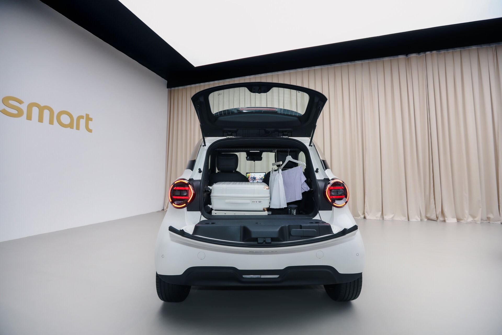 smart #2 Premium in Digital White Metallic